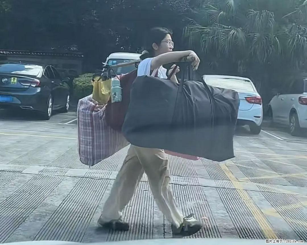 全网追的“扁担女孩”,找了一份暑假工,时薪12元 - 商洛生活资讯 - 商洛28生活网 sl.28life.com