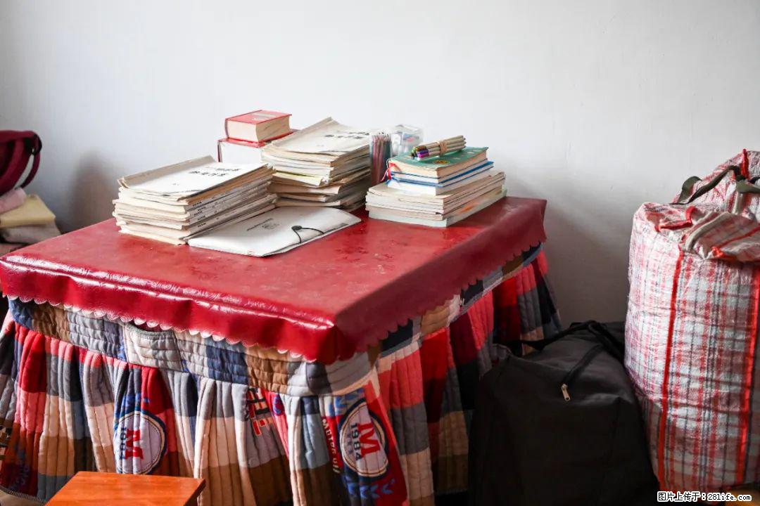 全网追的“扁担女孩”,找了一份暑假工,时薪12元 - 商洛生活资讯 - 商洛28生活网 sl.28life.com